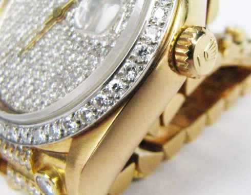 Luxusuhren aus Gold mit Brillanten Markenuhren